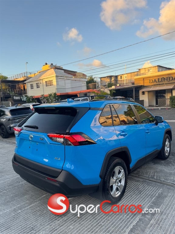 2020 Toyota RAV4 XLE Premium — foto 5 / 12