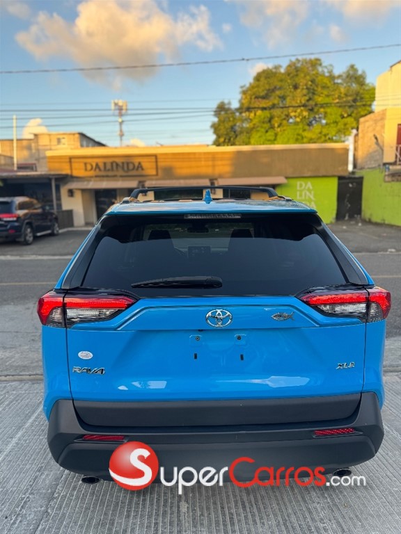 2020 Toyota RAV4 XLE Premium — foto 6 / 12