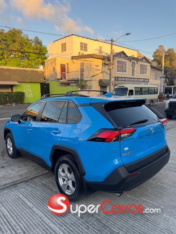 2020 Toyota RAV4 XLE Premium — foto 7 / 12