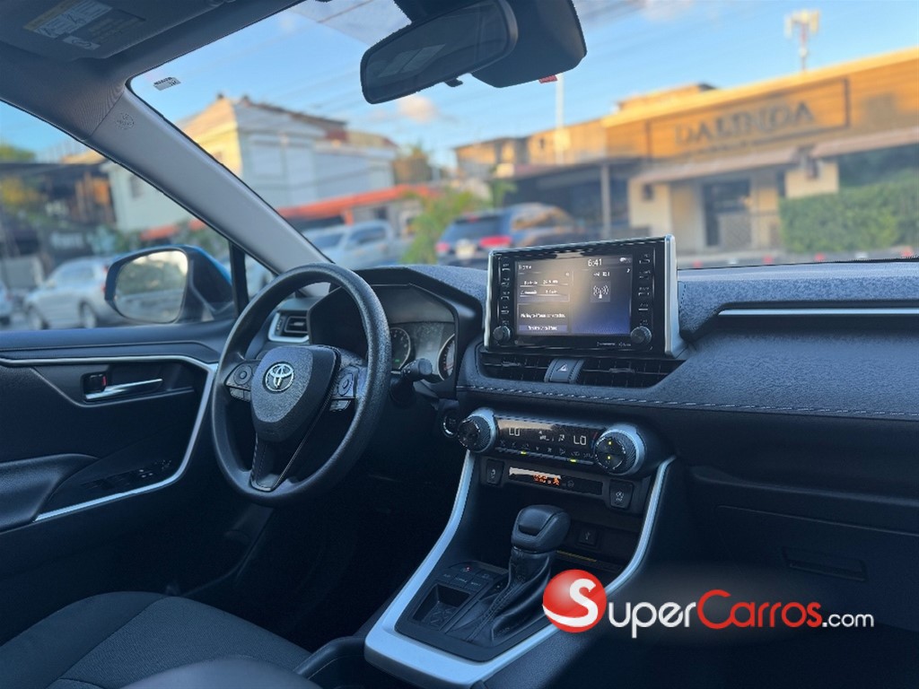 2020 Toyota RAV4 XLE Premium — foto 8 / 12
