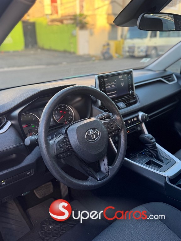2020 Toyota RAV4 XLE Premium — foto 9 / 12