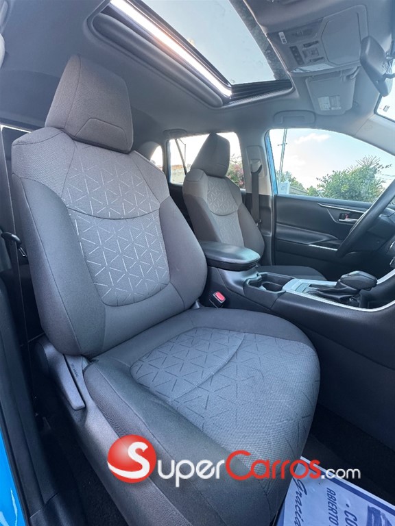 2020 Toyota RAV4 XLE Premium — foto 10 / 12