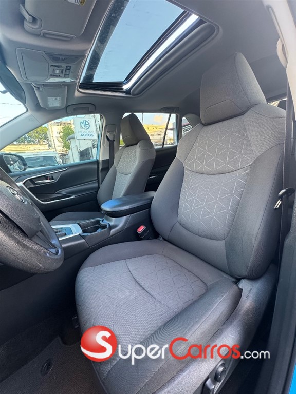2020 Toyota RAV4 XLE Premium — foto 11 / 12