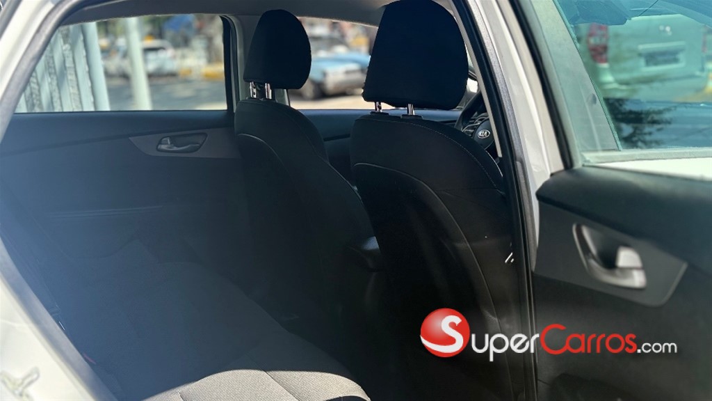2019 Kia Forte LXS — foto 8 / 11