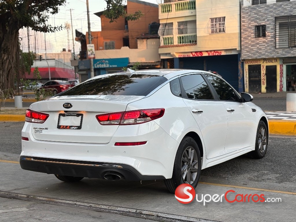 2020 Kia Optima FE — foto 8 / 10