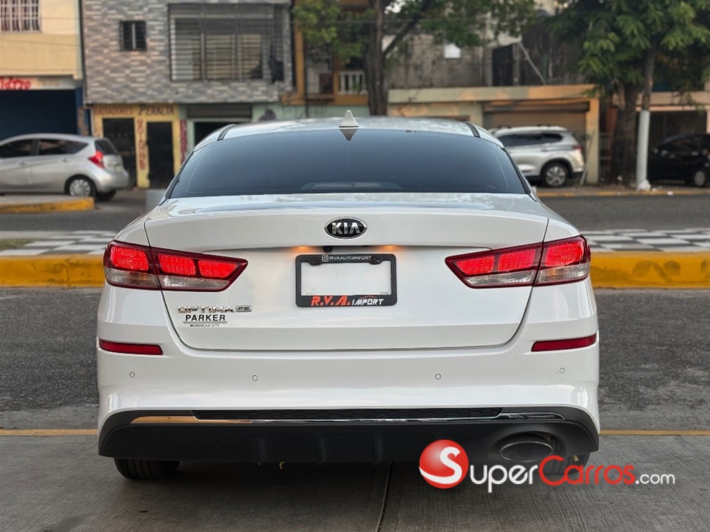 2020 Kia Optima FE — foto 9 / 10