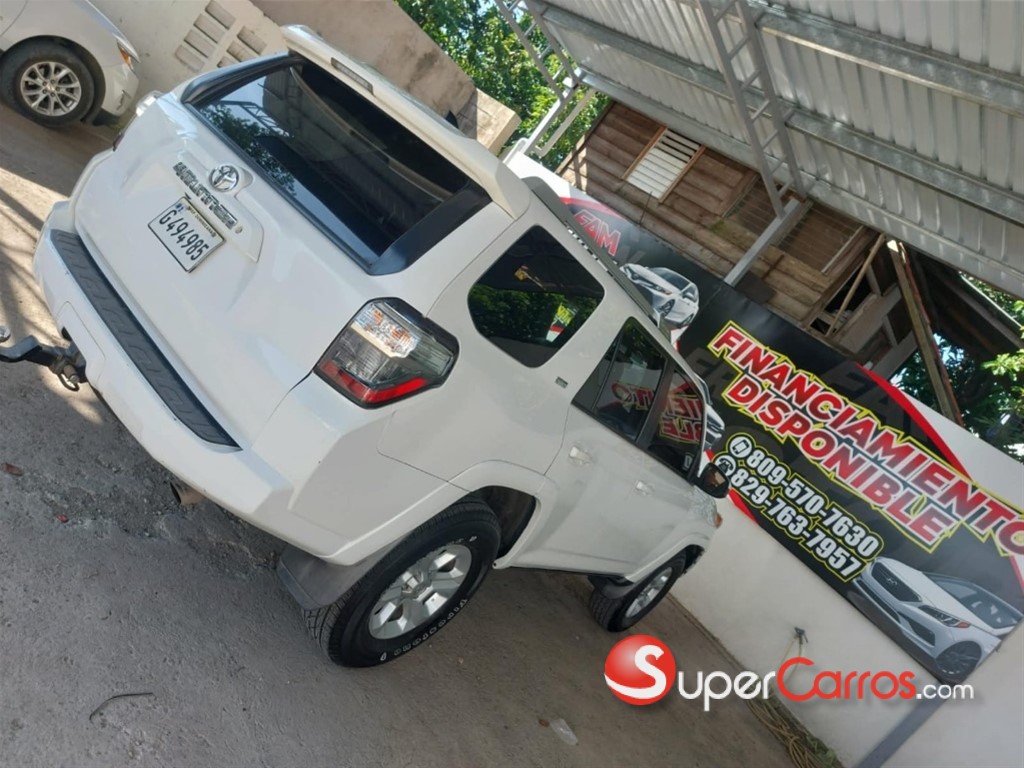 2016 Toyota 4 Runner SR5 — foto 3 / 7