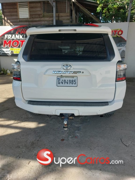 2016 Toyota 4 Runner SR5 — foto 4 / 7
