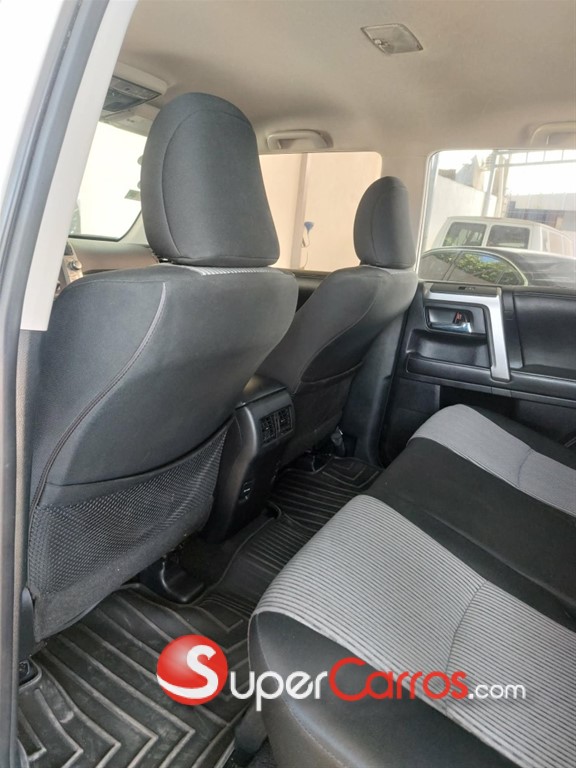 2016 Toyota 4 Runner SR5 — foto 5 / 7