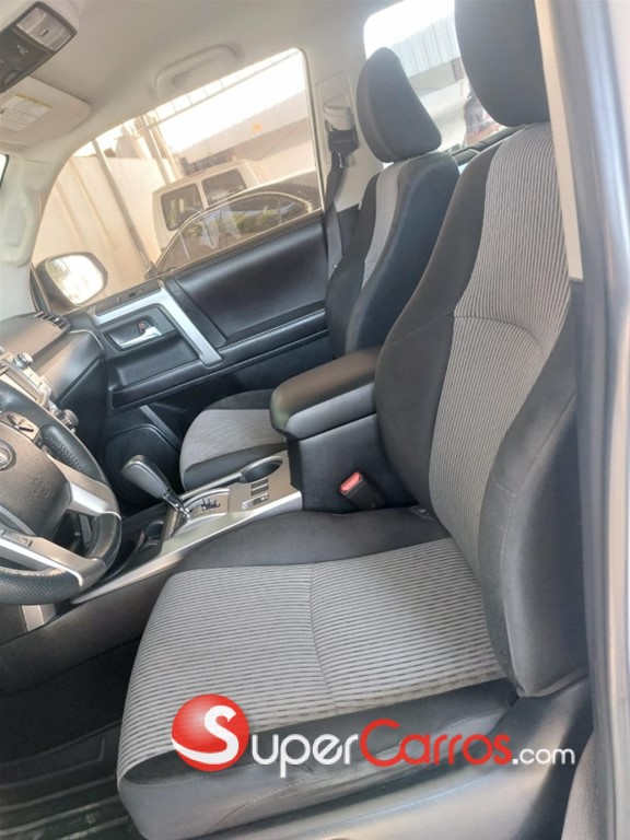 2016 Toyota 4 Runner SR5 — foto 6 / 7