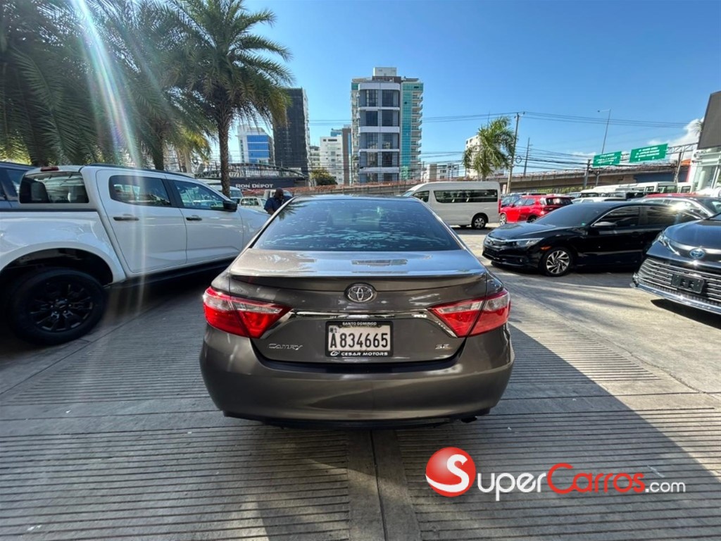 2015 Toyota Camry SE — foto 5 / 12
