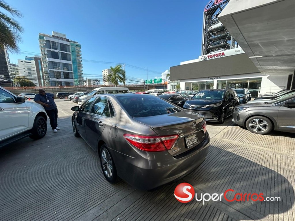 2015 Toyota Camry SE — foto 6 / 12