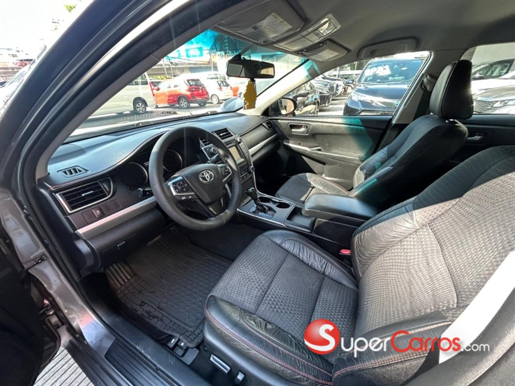 2015 Toyota Camry SE — foto 9 / 12