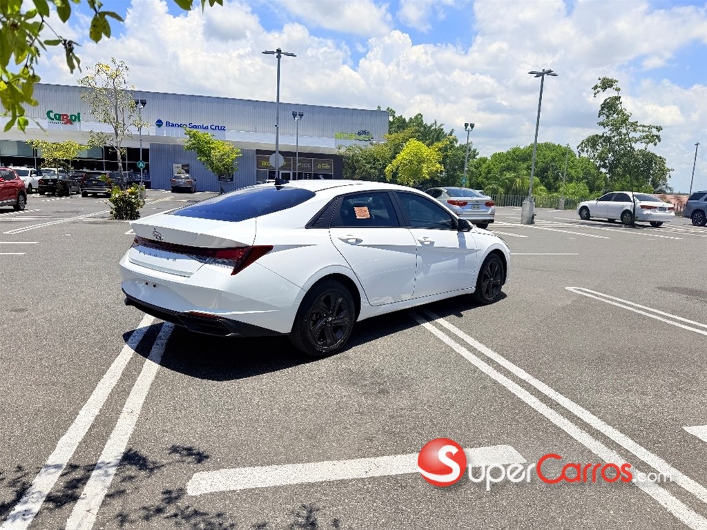 2021 Hyundai Elantra SEL — foto 7 / 12