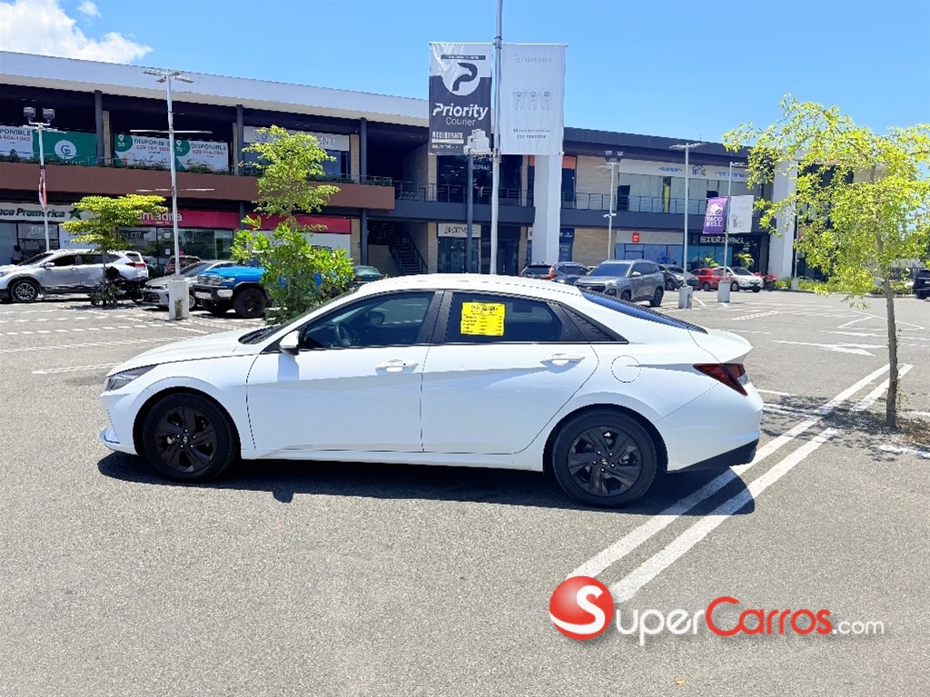 2021 Hyundai Elantra SEL — foto 8 / 12