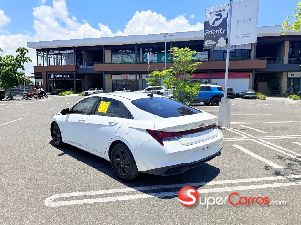 2021 Hyundai Elantra SEL — foto 9 / 12