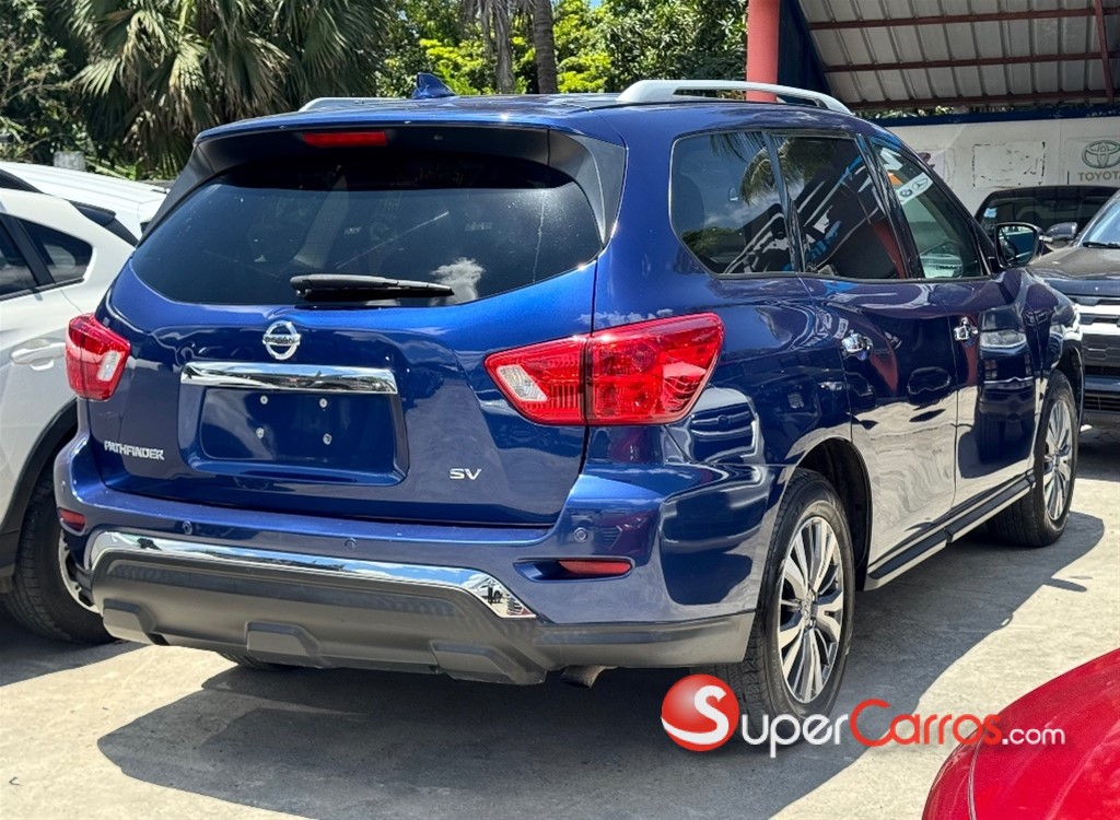 2020 Nissan Pathfinder SV — foto 5 / 10