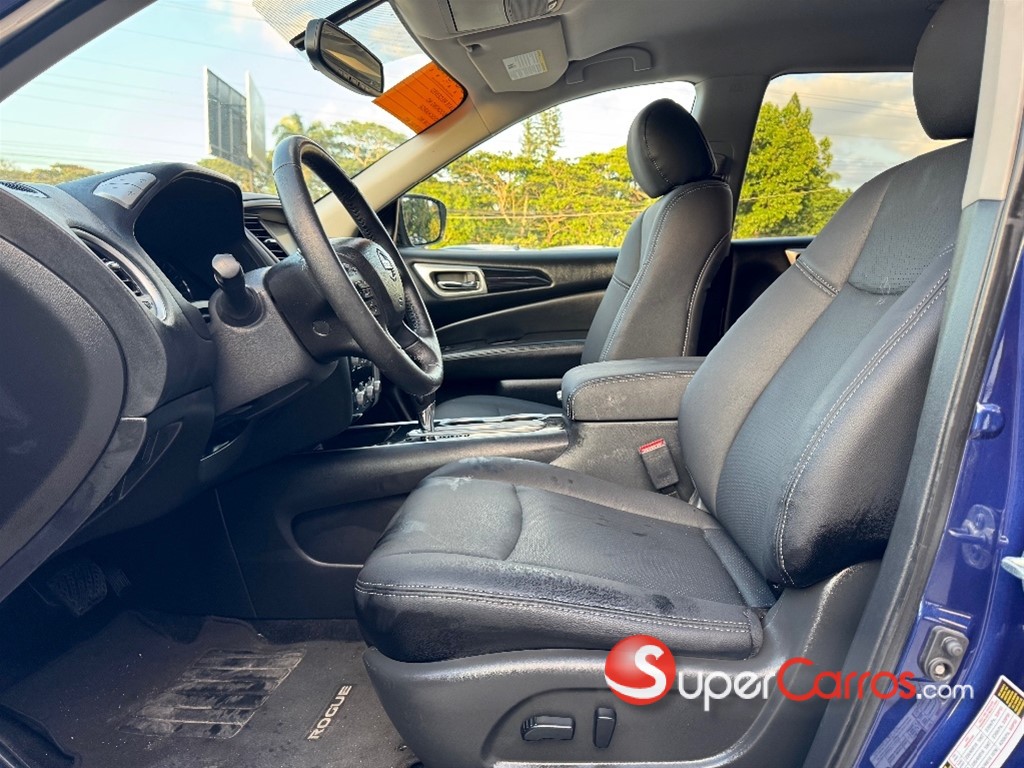 2020 Nissan Pathfinder SV — foto 8 / 10
