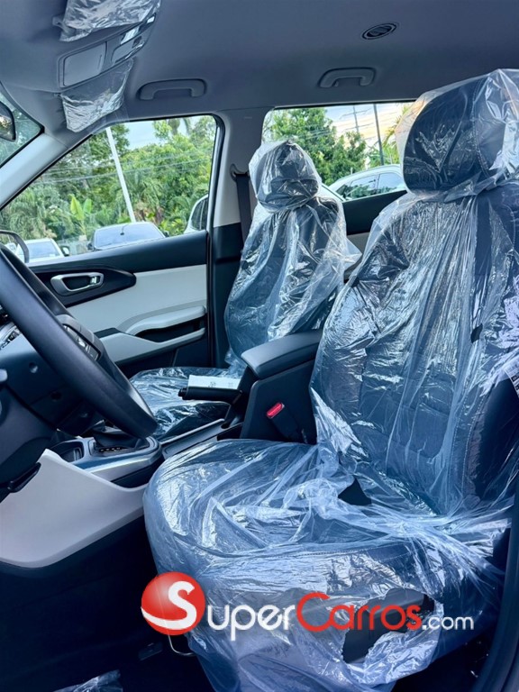 2027 Kia Carens — foto 8 / 10