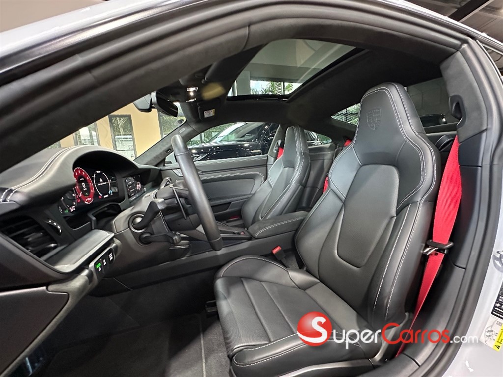 2025 Porsche 911 Carrera GTS — foto 8 / 11