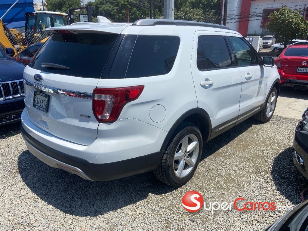 2016 Ford Explorer XLT — foto 6 / 11