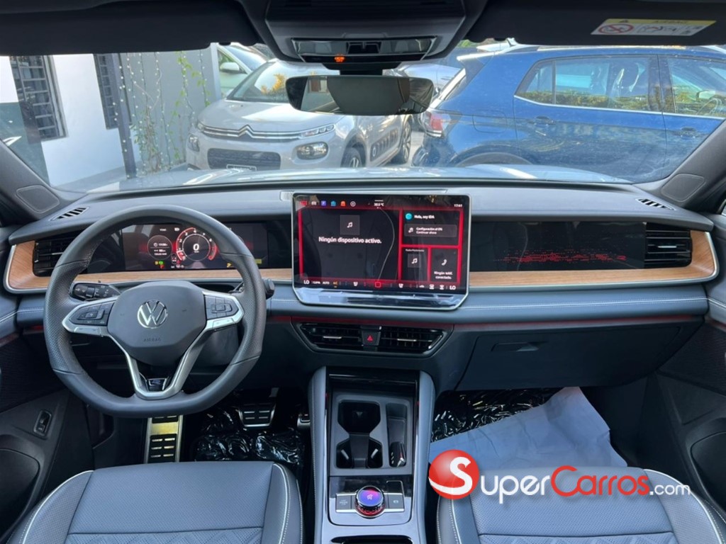 2026 Volkswagen Tiguan R Design — foto 8 / 11