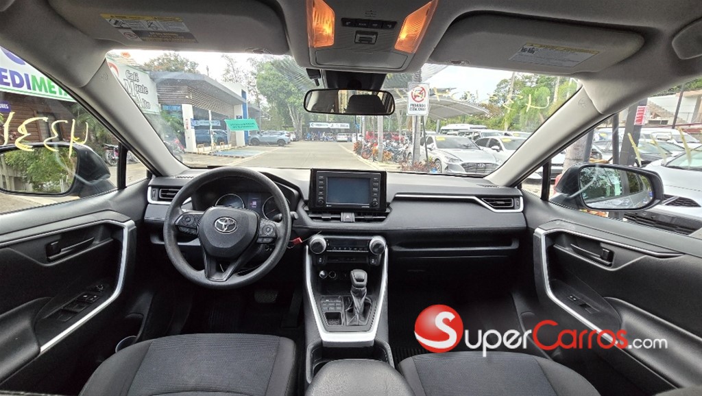 2020 Toyota RAV4 LE — foto 9 / 12