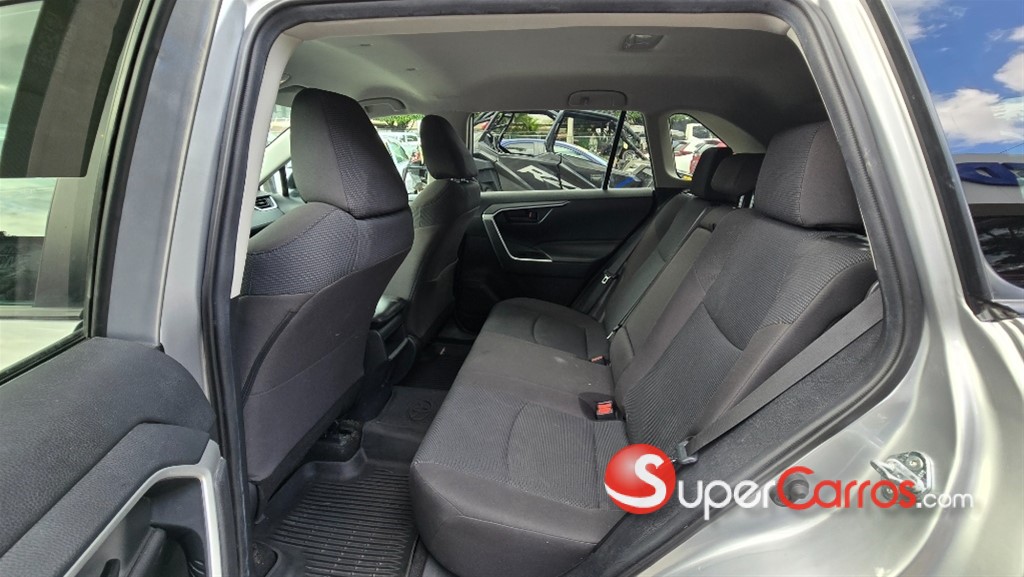 2020 Toyota RAV4 LE — foto 10 / 12