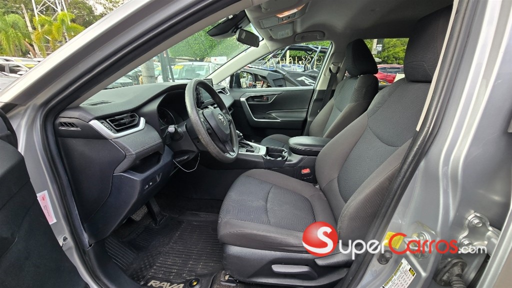 2020 Toyota RAV4 LE — foto 11 / 12