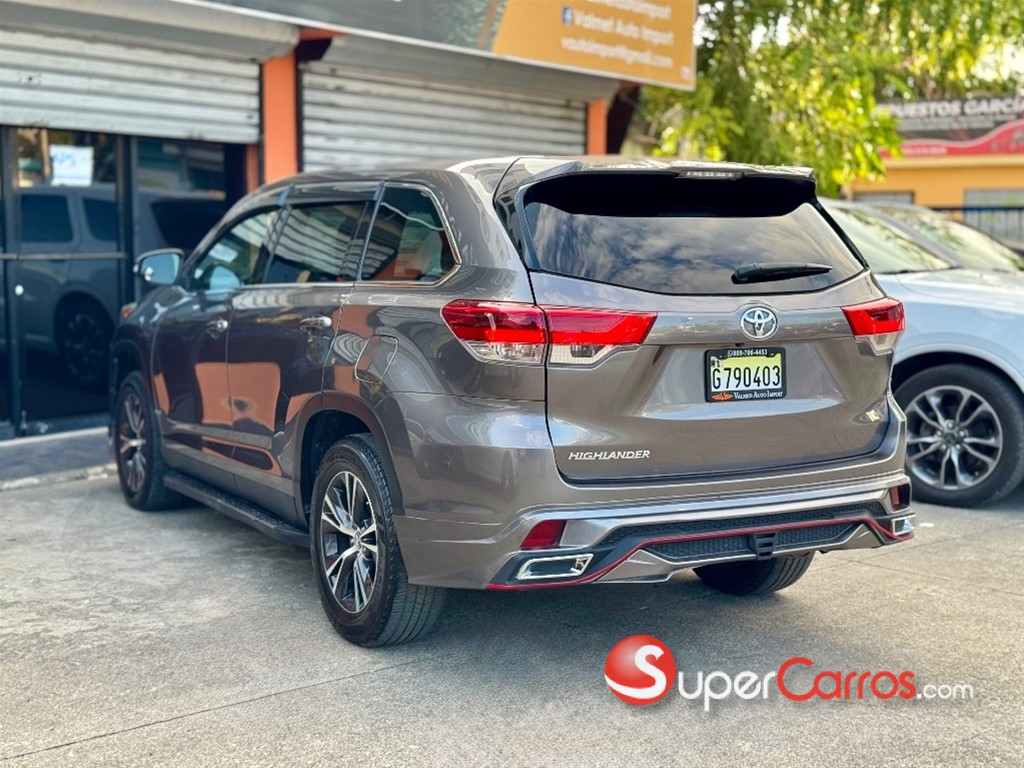 2019 Toyota Highlander LE Plus — foto 6 / 12