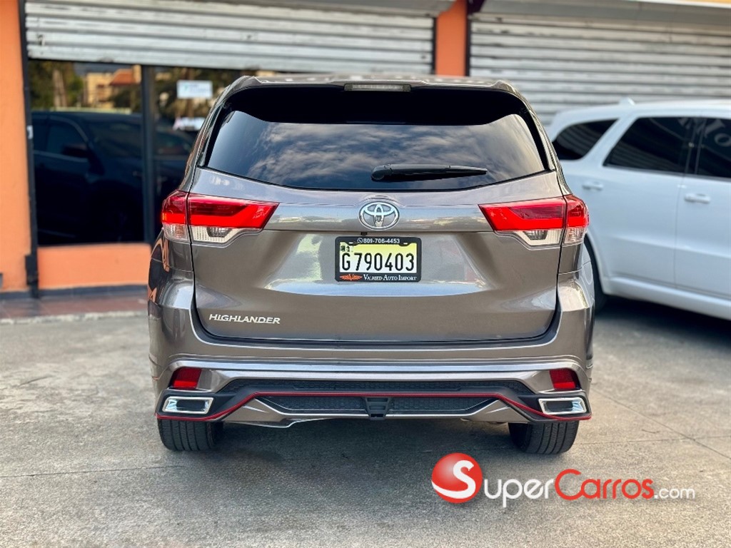 2019 Toyota Highlander LE Plus — foto 7 / 12