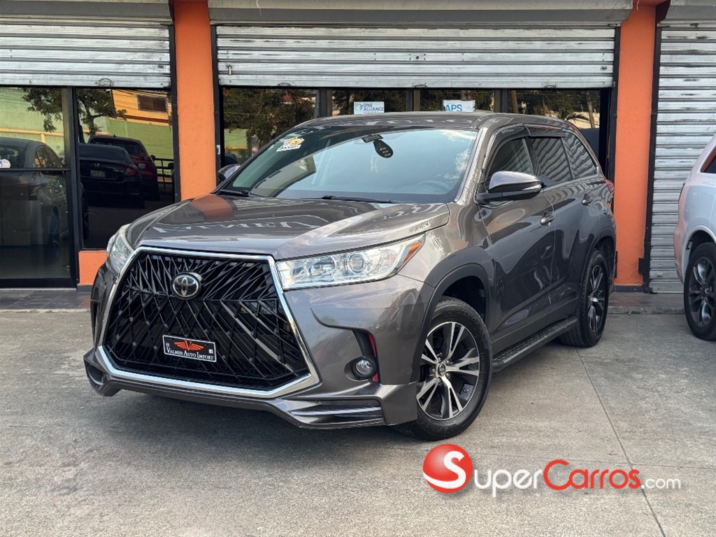 2019 Toyota Highlander LE Plus — foto 10 / 12