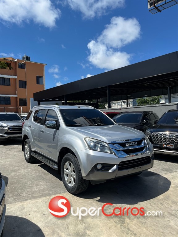 2015 Isuzu Mux — foto 3 / 10