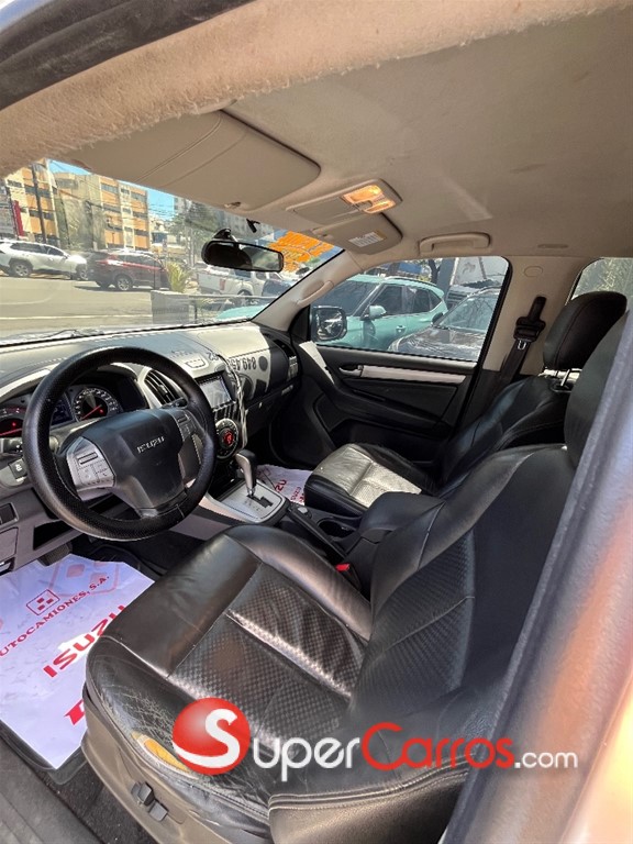 2015 Isuzu Mux — foto 4 / 10