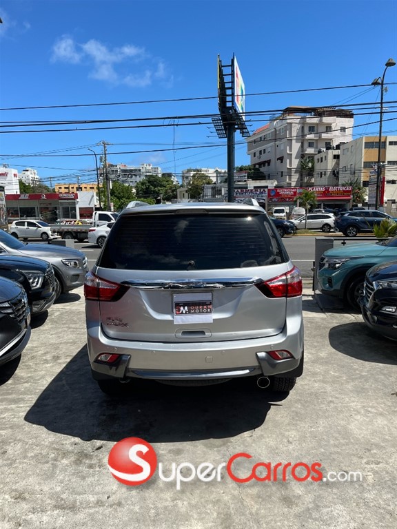 2015 Isuzu Mux — foto 8 / 10