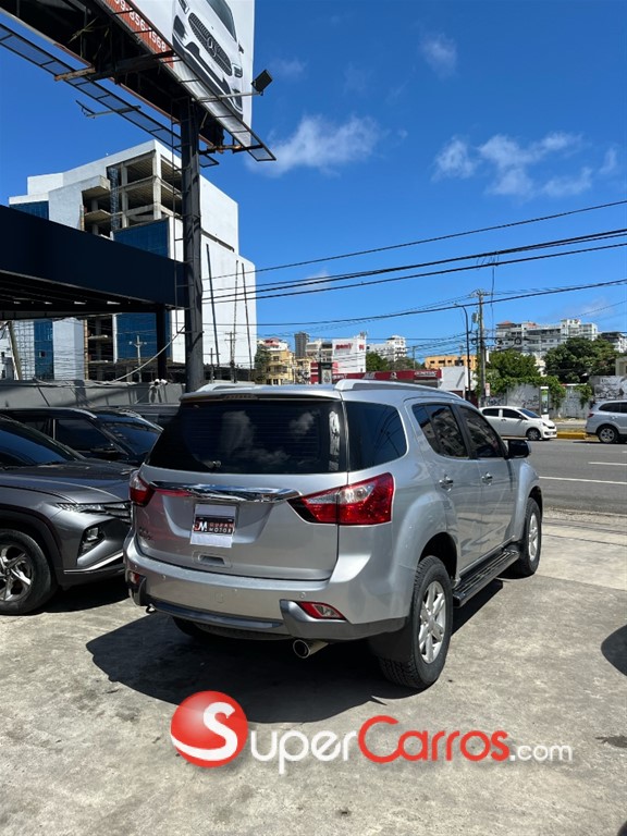 2015 Isuzu Mux — foto 10 / 10