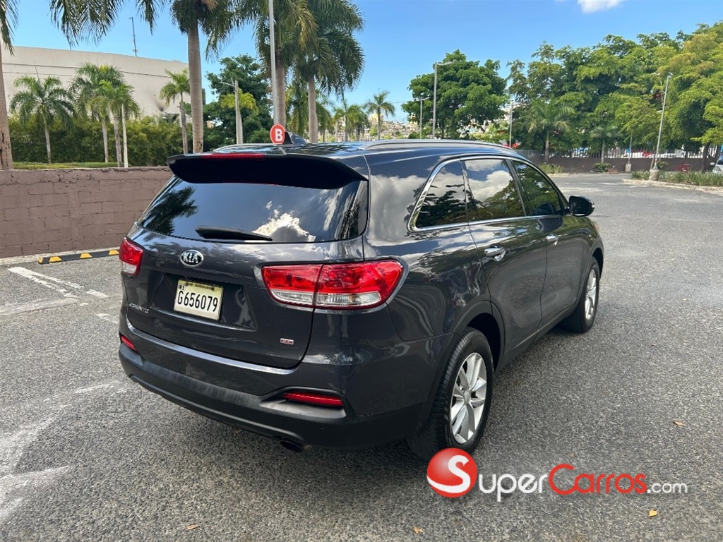 2017 Kia Sorento — foto 8 / 8