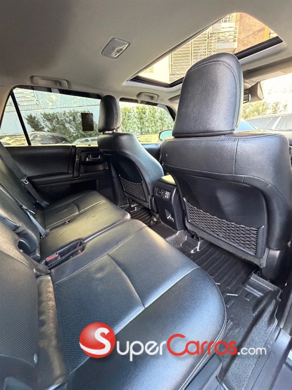 2020 Toyota 4 Runner Limited Nightshade — foto 9 / 11