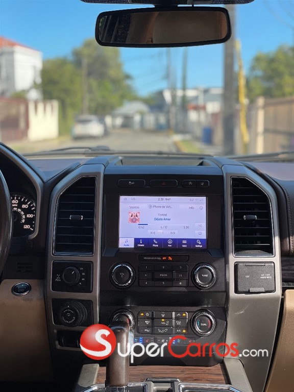 2020 Ford F 150 Lariat — foto 6 / 12