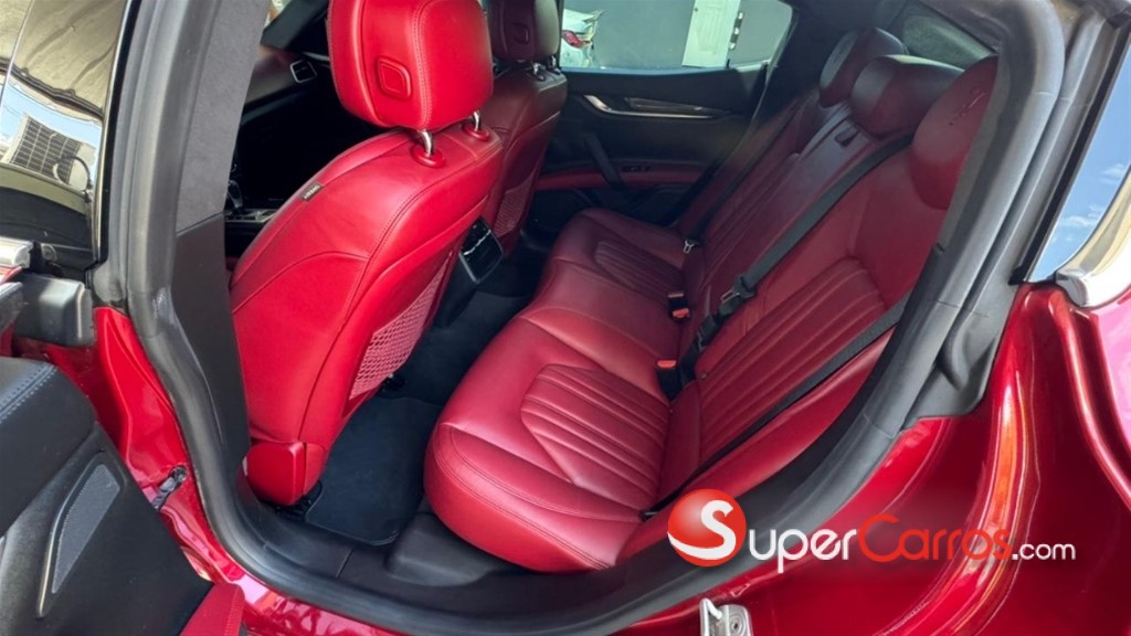 2016 Maserati Ghibli SQ4 — foto 9 / 12