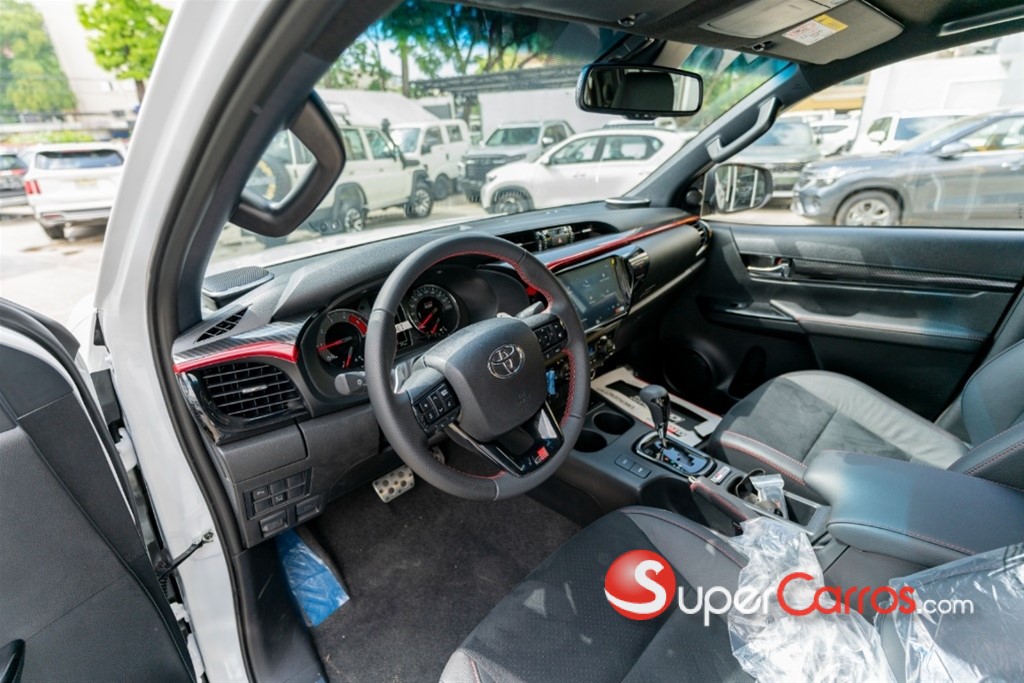 2026 Toyota Hilux GR Sport — foto 6 / 9