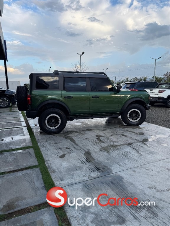 2022 Ford Bronco — foto 8 / 12
