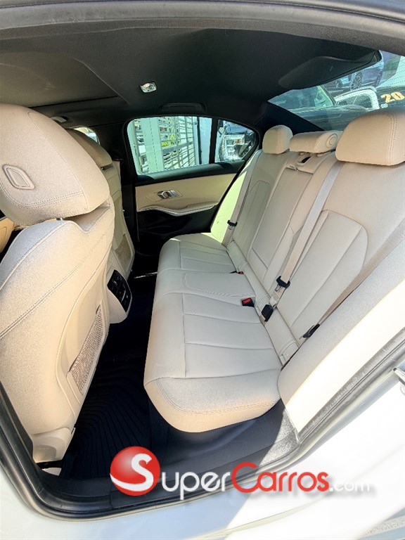 2020 BMW Serie 3 330i XDrive — foto 6 / 10