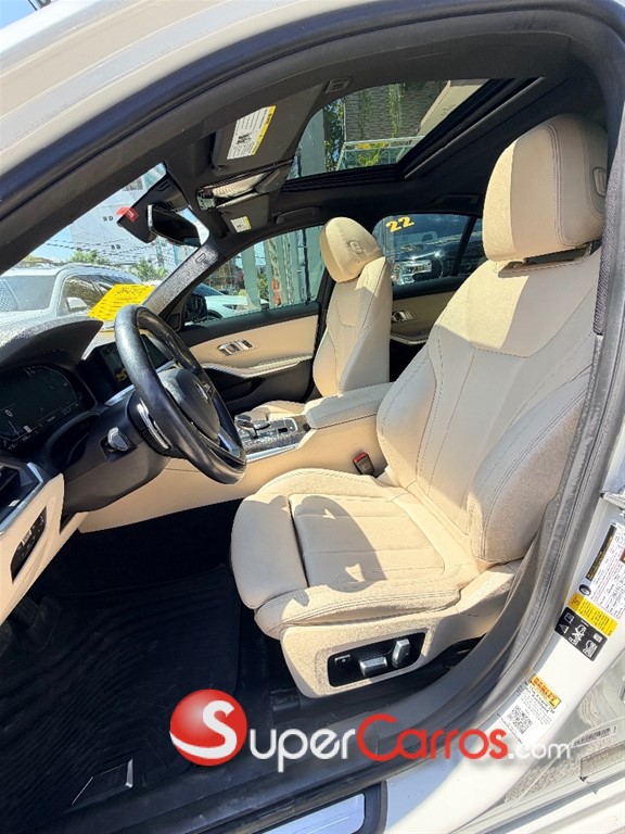 2020 BMW Serie 3 330i XDrive — foto 8 / 10