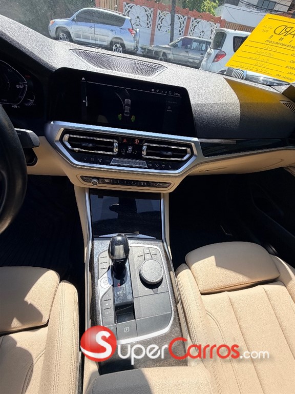 2020 BMW Serie 3 330i XDrive — foto 9 / 10