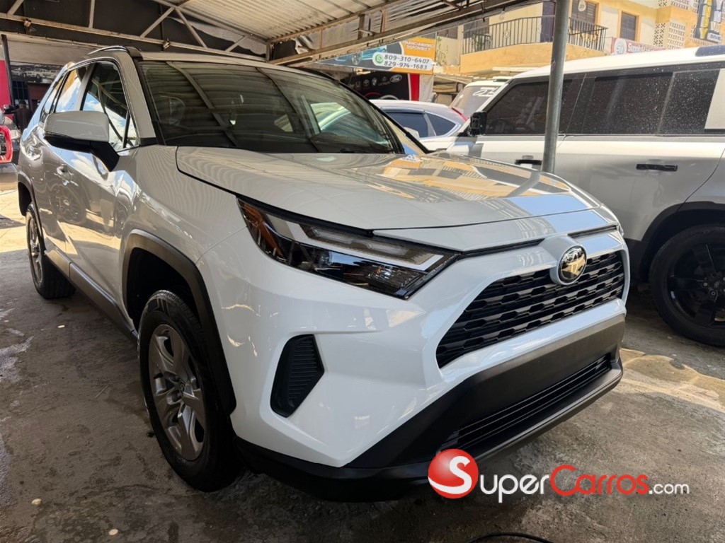 2023 Toyota RAV4 XLE — foto 2 / 8