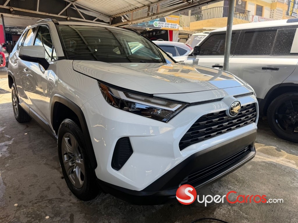2023 Toyota RAV4 XLE — foto 3 / 8