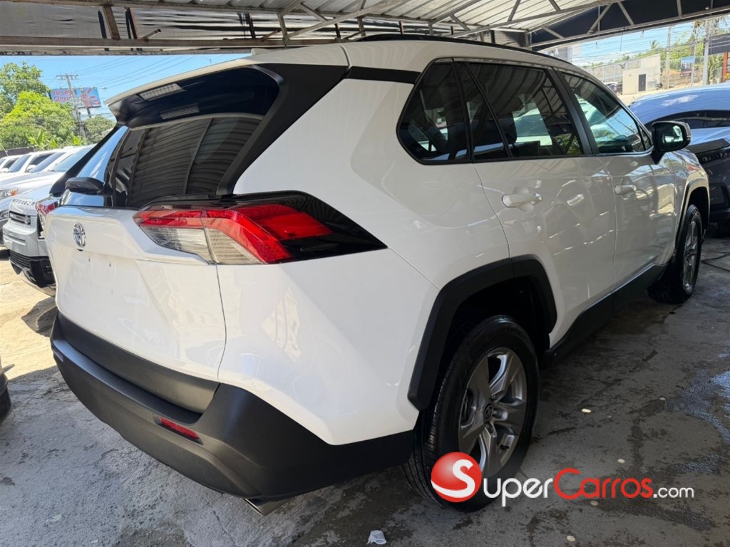 2023 Toyota RAV4 XLE — foto 5 / 8