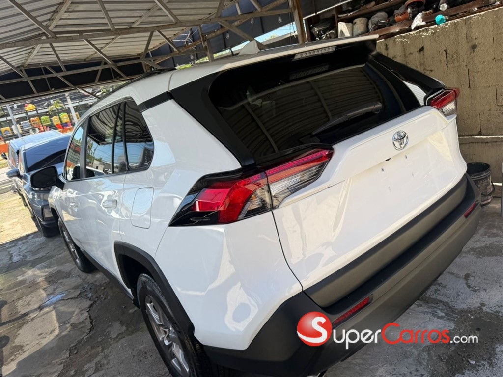 2023 Toyota RAV4 XLE — foto 7 / 8