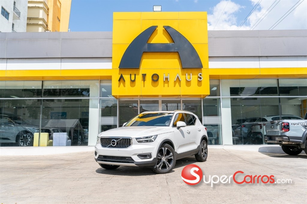 2022 Volvo XC40 T4 Momemtum